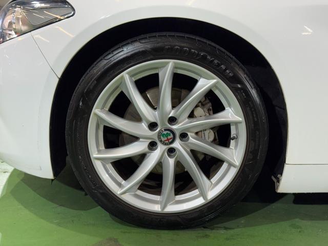 ジュリア スーパー　アダプティブクルーズコントロール　アップルカープレイ　衝突軽減　キセノンライト　ブラックレザーシート　パワーシート　シートヒーター　前後コーナーセンサー　パドルシフト　ハーマンカードン　６か月保証付き（74枚目）