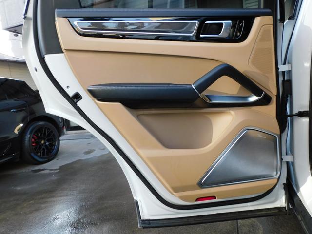 カイエン ターボ 右H正規D車 パノラマR カーボンインテリア エクステリアPKG ベージュ革 Sヒーター Burmesterサウンド 全周C&PAS ACC&LCA LEDマトリ コンフォートA ソフトクローズD PASMエアサス PSCB 純正21AW 禁煙(45枚目)