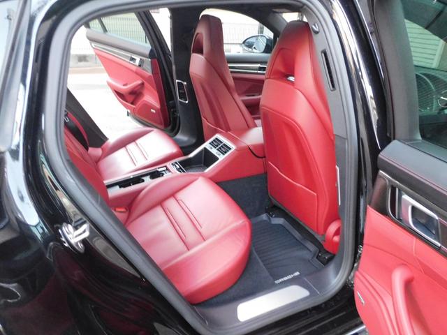 スポーツデザインパッケージ専用エクステリア（ハイグロスブラック）