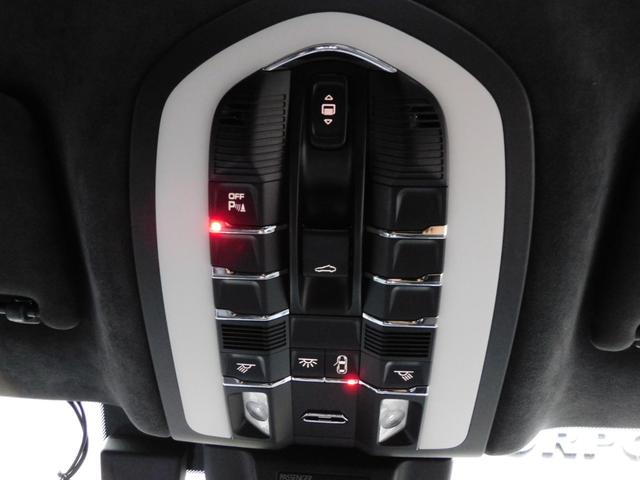 マカン マカン ターボ 後期型 正規D車 パノラマR カーボンインテ 黒革 Sヒーター&クーラー 3ゾーンAC BOSE 全周C ACC&LCA&LDW ティンテッドLEDライト&テールライト コンフォートA スポエグ PASMエアサス PSCB 21AW 1オーナー(13枚目)