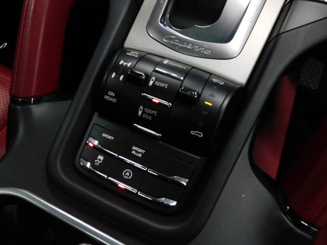 カイエン ターボ 後期型 右H正規D スポクロ パノラマR 赤革 全席Sヒーター 18way電動アダプティブシート 純正ナビ BOSE 純正Rエンター Bカメラ&PAS ACC LEDヘッドライト エントリーD PASMエアサス 赤キャリパー 純正21AW(13枚目)