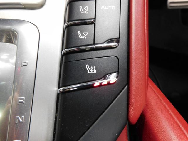 カイエン ターボ 後期型 右H正規D スポクロ パノラマR 赤革 全席Sヒーター 18way電動アダプティブシート 純正ナビ BOSE 純正Rエンター Bカメラ&PAS ACC LEDヘッドライト エントリーD PASMエアサス 赤キャリパー 純正21AW(14枚目)