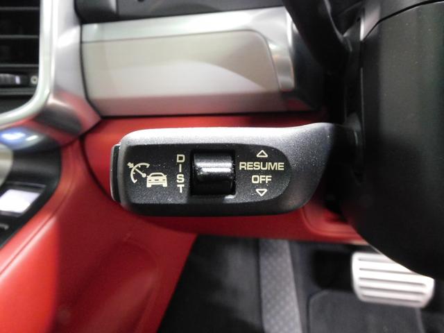 カイエン ターボ 後期型 右H正規D スポクロ パノラマR 赤革 全席Sヒーター 18way電動アダプティブシート 純正ナビ BOSE 純正Rエンター Bカメラ&PAS ACC LEDヘッドライト エントリーD PASMエアサス 赤キャリパー 純正21AW(16枚目)