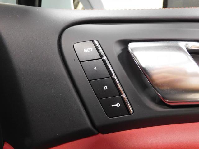 カイエン ターボ 後期型 右H正規D スポクロ パノラマR 赤革 全席Sヒーター 18way電動アダプティブシート 純正ナビ BOSE 純正Rエンター Bカメラ&PAS ACC LEDヘッドライト エントリーD PASMエアサス 赤キャリパー 純正21AW(17枚目)