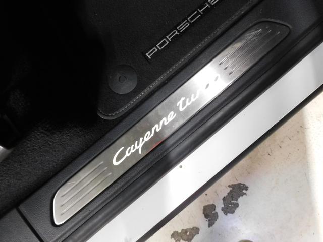 カイエン ターボ 後期型 右H正規D スポクロ パノラマR 赤革 全席Sヒーター 18way電動アダプティブシート 純正ナビ BOSE 純正Rエンター Bカメラ&PAS ACC LEDヘッドライト エントリーD PASMエアサス 赤キャリパー 純正21AW(24枚目)