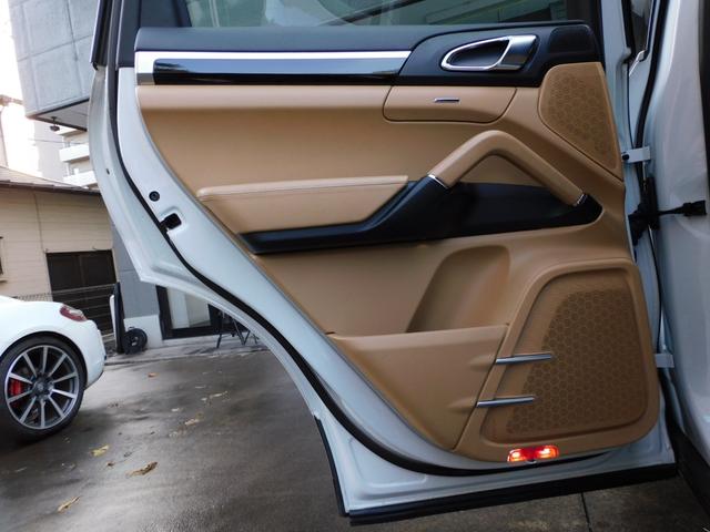 PORSCHE CAYENNE PLATINUM EDITION