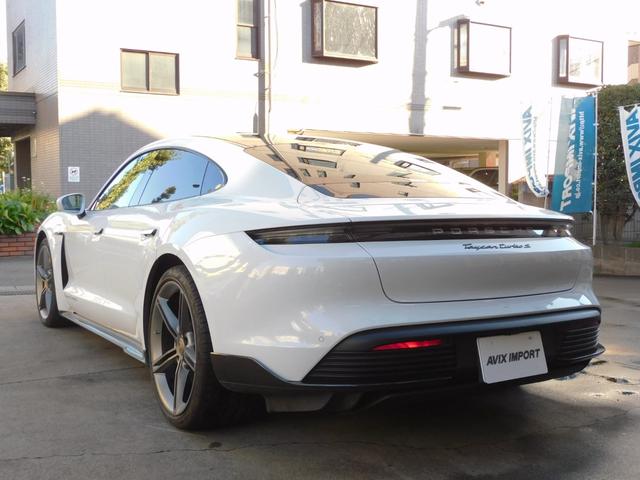 タイカン タイカン ターボS カーボンスポーツデザイン スポクロ パノラマ カーボンインテ 赤革 ベンチレーター 4+1シート パッセンジャーD BOSE 全周C ACC&LCA&LKA LEDマトリ エレクトリックSサウンド Pバッテリー+ PCCB 純正21AW(2枚目)