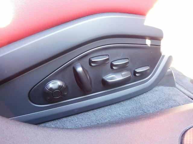 タイカン タイカン ターボS カーボンスポーツデザイン スポクロ パノラマ カーボンインテ 赤革 ベンチレーター 4+1シート パッセンジャーD BOSE 全周C ACC&LCA&LKA LEDマトリ エレクトリックSサウンド Pバッテリー+ PCCB 純正21AW(26枚目)