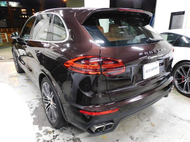 カイエン ターボ　後期型　スポクロ　ダークウォールナットインテリア　右Ｈ正規Ｄ　ブラウン／ベージュツートン革　全席Ｓヒーター　４ゾーンＡＣ　純正ナビ　ＢＯＳＥ　Ｂカメラ＆ＰＡＳ　クルコン　ＬＣＡ　ＬＥＤライト　エントリーＤ　ＰＡＳＭエアサス　赤キャリパー　純正２１ＡＷ（2枚目）