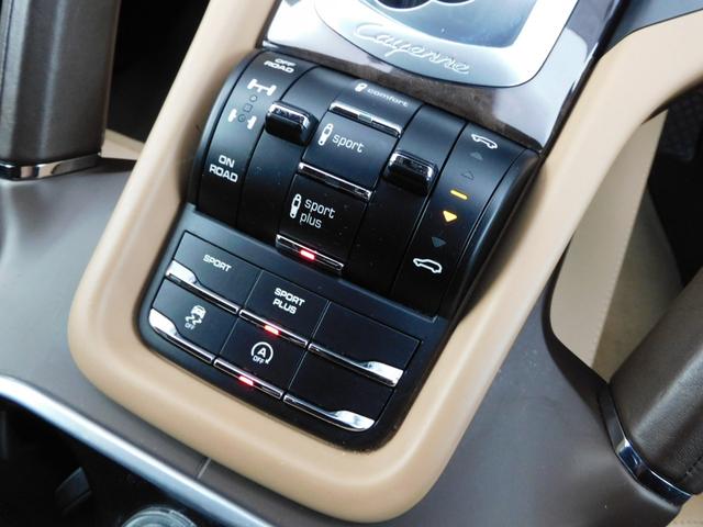 カイエン ターボ　後期型　スポクロ　ダークウォールナットインテリア　右Ｈ正規Ｄ　ブラウン／ベージュツートン革　全席Ｓヒーター　４ゾーンＡＣ　純正ナビ　ＢＯＳＥ　Ｂカメラ＆ＰＡＳ　クルコン　ＬＣＡ　ＬＥＤライト　エントリーＤ　ＰＡＳＭエアサス　赤キャリパー　純正２１ＡＷ（14枚目）