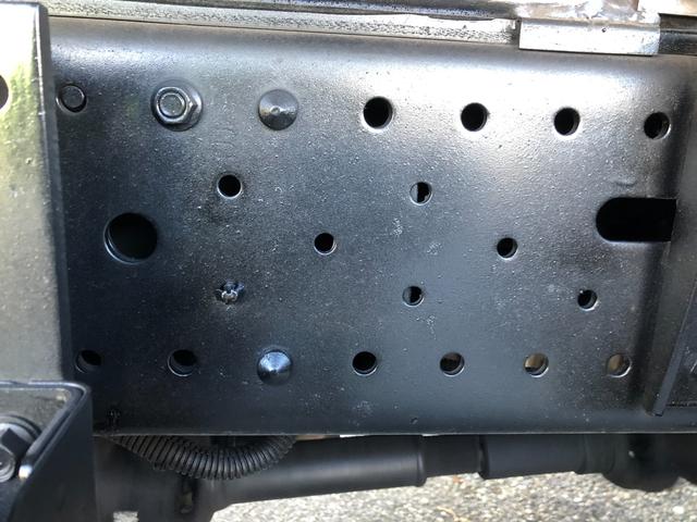 2t積プレス式パッカー車4.2立米新明和G-PX汚水タンク付 2t積プレス式パッカー車 2.99Lディーゼルターボ 6速MT ABS ASR 助手席側スライドドア カラーBカメラ 新明和G-PX 4.2立米 汚水タンク付 タイヤ山約5分 車両総重量6475キロ(19枚目)