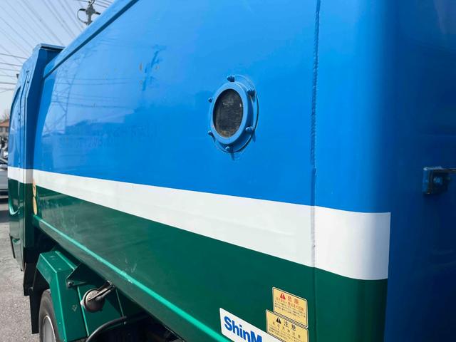 キャンター ３．１５ｔ積み巻込み式パッカー車　６．５立米　新明和Ｇ－ＲＸ　３．１５ｔ積み回転板式パッカー車　２．９９Ｌディーゼルターボ　デュアルＡＴ　カラーＢカメラ付　新明和製Ｇ－ＲＸ　連続スイッチ　汚水タンク付　車両総重量７９６５キロ（28枚目）