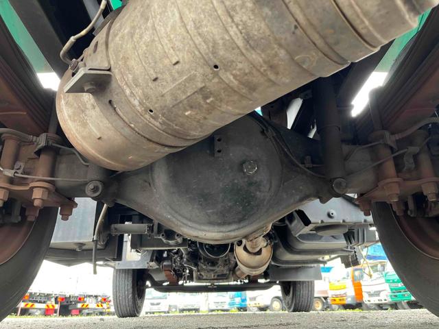 キャンター ３．２ｔ積み巻込み式パッカー車６．５立米　新明和Ｇ－ＲＸ　３．２ｔ積み回転板式パッカー車　２．９９Ｌディーゼルターボ　デュアルＡＴ　カラーＢカメラ付　新明和製Ｇ－ＲＸ　６．５立米　連続スイッチ　汚水タンク付　車両総重量７９８５キロ（18枚目）