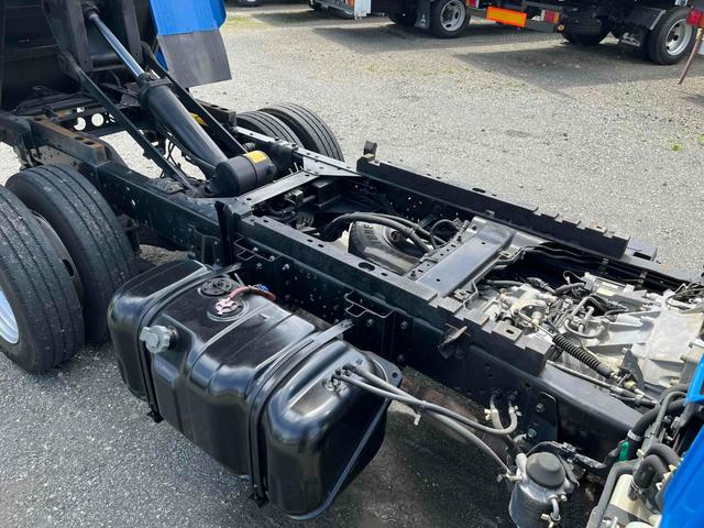 アトラストラック ２ｔ積み深ダンプ　スムーサーアＡＴ　５ｔ限定免許対応　２ｔ積み土砂禁ダンプ　４．７７Ｌディーゼル　５速スムーサーＡＴ　４ナンバー登録車　荷台極東開発製ＤＤ０２－３１　荷台内寸長３００幅１５１高１０５ｃｍ　リヤ２段観音開き　車両総重量４９７５キロ（8枚目）