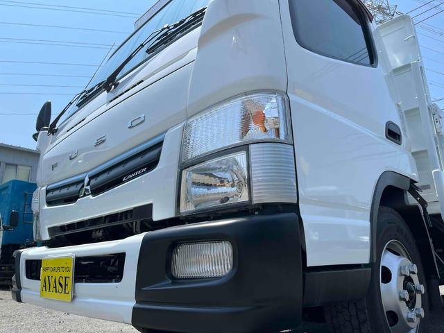 キャンター 垂直パワーゲート付４．２ｔ積ワイドセミロング平ボディー５ＭＴ　４．２ｔ積ワイドセミロング平ボディー　５速ＭＴ　車検Ｒ８年５月１３日　荷台内寸長３３９幅２１０高６０ｃｍ　床面鉄板敷き　３方開　楽々ゲート付　新明和製垂直パワーゲート付　車両総重量７９７５キロ（25枚目）
