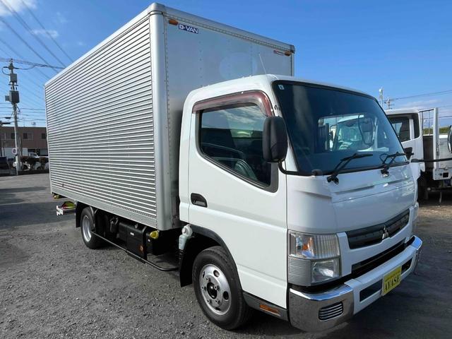 キャンター 格納ゲート付ワイドロング２ｔ積アルミバン　５速ＭＴ　ワイドロング２ｔ積アルミバン　５速ＭＴ　助手席側サイド扉付　リヤ観音開き　荷台内寸長４５０幅２０８高２０７ｃｍ　荷室床面鉄板敷き　ラッシングレール２段　パブコ製格納パワーゲート付　昇降能力１０００キロ（21枚目）