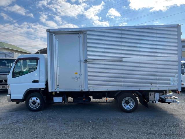 キャンター 格納ゲート付ワイドロング２ｔ積アルミバン　５速ＭＴ　ワイドロング２ｔ積アルミバン　５速ＭＴ　助手席側サイド扉付　リヤ観音開き　荷台内寸長４５０幅２０８高２０７ｃｍ　荷室床面鉄板敷き　ラッシングレール２段　パブコ製格納パワーゲート付　昇降能力１０００キロ（22枚目）