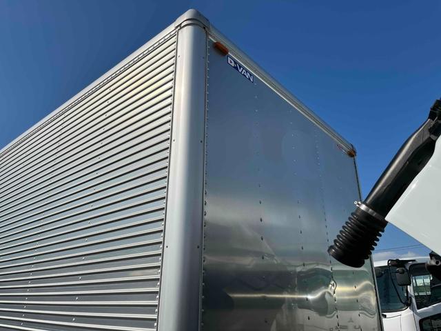 キャンター 格納ゲート付ワイドロング２ｔ積アルミバン　５速ＭＴ　ワイドロング２ｔ積アルミバン　５速ＭＴ　助手席側サイド扉付　リヤ観音開き　荷台内寸長４５０幅２０８高２０７ｃｍ　荷室床面鉄板敷き　ラッシングレール２段　パブコ製格納パワーゲート付　昇降能力１０００キロ（41枚目）