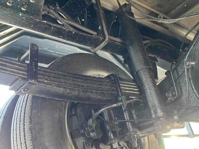 キャンター 格納ゲート付ワイドロング２ｔ積アルミバン　５速ＭＴ　ワイドロング２ｔ積アルミバン　５速ＭＴ　助手席側サイド扉付　リヤ観音開き　荷台内寸長４５０幅２０８高２０７ｃｍ　荷室床面鉄板敷き　ラッシングレール２段　パブコ製格納パワーゲート付　昇降能力１０００キロ（51枚目）