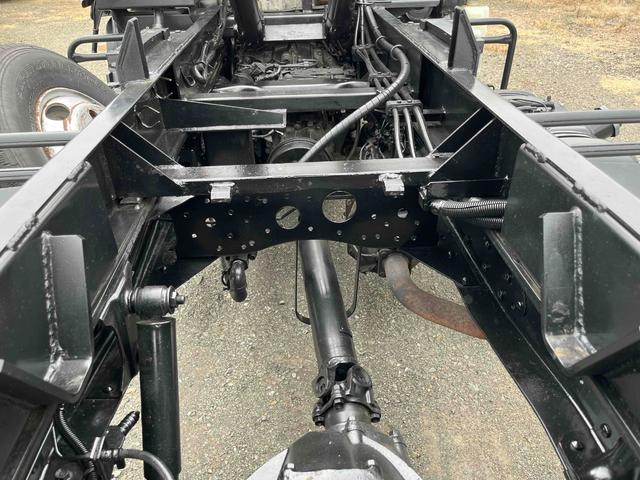 エルフトラック 3t積アームロール新明和Wシリンダー スムーサーAT 3t積み脱着装置付コンテナ専用車 車検R8年10月19日 スムーサーAT 新明和製アームロール CCA23ー11 ツインホイスト 車両総重量6065キロ(10枚目)