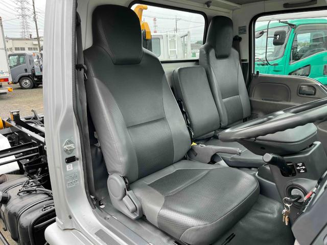 エルフトラック 3t積アームロール新明和Wシリンダー スムーサーAT 3t積み脱着装置付コンテナ専用車 車検R8年10月19日 スムーサーAT 新明和製アームロール CCA23ー11 ツインホイスト 車両総重量6065キロ(13枚目)