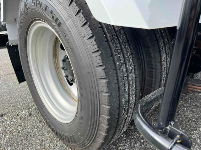 エルフトラック 2t積アームロール 新明和Wシリンダー 6速MT 2t積み脱着装置付コンテナ専用車 3Lディーゼルターボ 6速MT 車検R8年7月13日 バックカメラ付 新明和製アームロール CCA23ー11 ツインホイスト 車両総重量4855キロ 5t限定免許対応(19枚目)