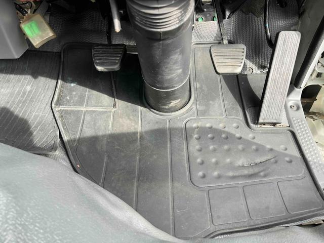 エルフトラック 2t積アームロール 新明和Wシリンダー 6速MT 2t積み脱着装置付コンテナ専用車 3Lディーゼルターボ 6速MT 車検R8年7月13日 バックカメラ付 新明和製アームロール CCA23ー11 ツインホイスト 車両総重量4855キロ 5t限定免許対応(43枚目)