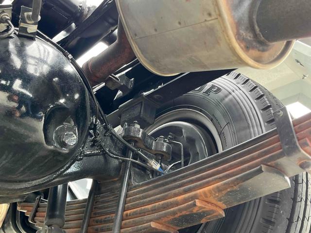 エルフトラック 2t積アームロール 新明和Wシリンダー 6速MT 2t積み脱着装置付コンテナ専用車 3Lディーゼルターボ 6速MT 車検R8年7月13日 バックカメラ付 新明和製アームロール CCA23ー11 ツインホイスト 車両総重量4855キロ 5t限定免許対応(49枚目)