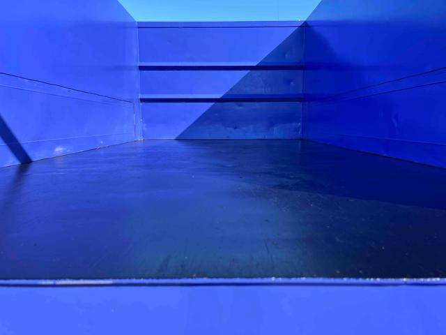 キャンター ３ｔ積み深ダンプ　５速ＭＴ　荷台容積５．４立米　３ｔ積み土砂禁ダンプ　５速ＭＴ　車検Ｒ８年１０月２６日　塗装済み車両　ＥＴＣ付　荷台内寸長３０５幅１６０高１１１ｃｍ　容積５．４立米　リヤ観音開き　車両総重量６１８５キロ（6枚目）