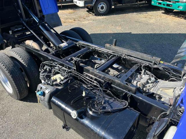 キャンター ３ｔ積み深ダンプ　５速ＭＴ　荷台容積５．４立米　３ｔ積み土砂禁ダンプ　５速ＭＴ　車検Ｒ８年１０月２６日　塗装済み車両　ＥＴＣ付　荷台内寸長３０５幅１６０高１１１ｃｍ　容積５．４立米　リヤ観音開き　車両総重量６１８５キロ（8枚目）
