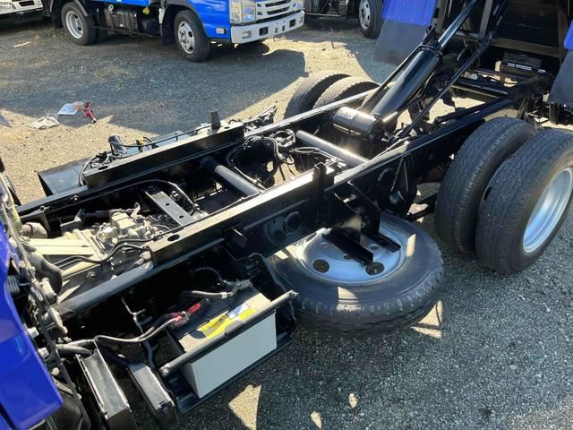 キャンター ３ｔ積み深ダンプ　５速ＭＴ　荷台容積５．４立米　３ｔ積み土砂禁ダンプ　５速ＭＴ　車検Ｒ８年１０月２６日　塗装済み車両　ＥＴＣ付　荷台内寸長３０５幅１６０高１１１ｃｍ　容積５．４立米　リヤ観音開き　車両総重量６１８５キロ（9枚目）