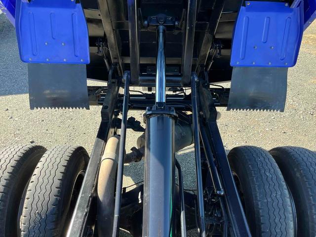 キャンター ３ｔ積み深ダンプ　５速ＭＴ　荷台容積５．４立米　３ｔ積み土砂禁ダンプ　５速ＭＴ　車検Ｒ８年１０月２６日　塗装済み車両　ＥＴＣ付　荷台内寸長３０５幅１６０高１１１ｃｍ　容積５．４立米　リヤ観音開き　車両総重量６１８５キロ（10枚目）