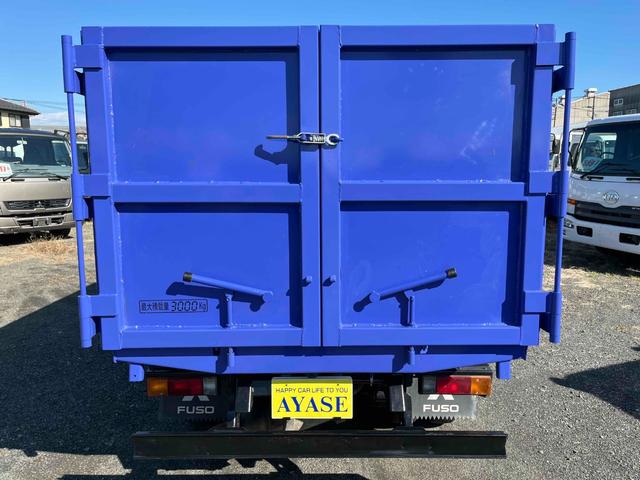 キャンター ３ｔ積み深ダンプ　５速ＭＴ　荷台容積５．４立米　３ｔ積み土砂禁ダンプ　５速ＭＴ　車検Ｒ８年１０月２６日　塗装済み車両　ＥＴＣ付　荷台内寸長３０５幅１６０高１１１ｃｍ　容積５．４立米　リヤ観音開き　車両総重量６１８５キロ（23枚目）
