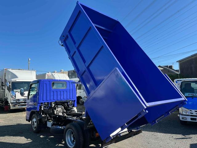 キャンター ３ｔ積み深ダンプ　５速ＭＴ　荷台容積５．４立米　３ｔ積み土砂禁ダンプ　５速ＭＴ　車検Ｒ８年１０月２６日　塗装済み車両　ＥＴＣ付　荷台内寸長３０５幅１６０高１１１ｃｍ　容積５．４立米　リヤ観音開き　車両総重量６１８５キロ（30枚目）