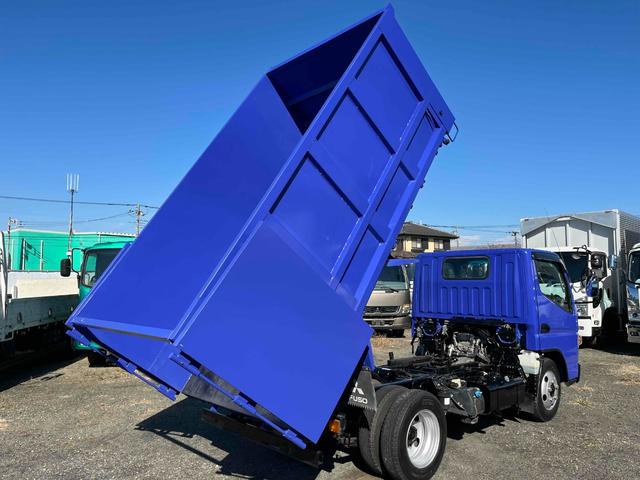 キャンター ３ｔ積み深ダンプ　５速ＭＴ　荷台容積５．４立米　３ｔ積み土砂禁ダンプ　５速ＭＴ　車検Ｒ８年１０月２６日　塗装済み車両　ＥＴＣ付　荷台内寸長３０５幅１６０高１１１ｃｍ　容積５．４立米　リヤ観音開き　車両総重量６１８５キロ（31枚目）