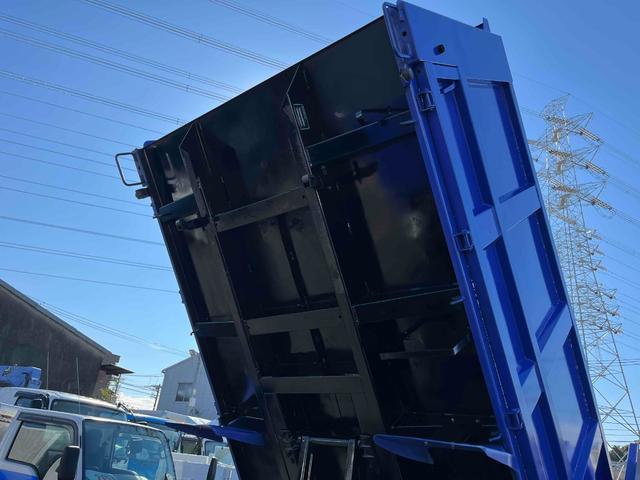キャンター ３ｔ積み深ダンプ　５速ＭＴ　荷台容積５．４立米　３ｔ積み土砂禁ダンプ　５速ＭＴ　車検Ｒ８年１０月２６日　塗装済み車両　ＥＴＣ付　荷台内寸長３０５幅１６０高１１１ｃｍ　容積５．４立米　リヤ観音開き　車両総重量６１８５キロ（34枚目）