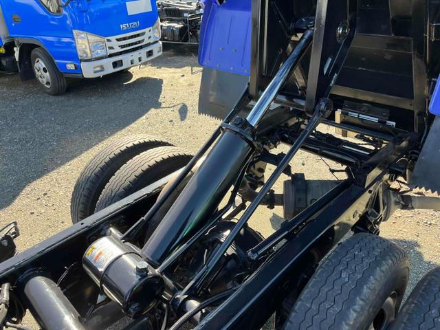 キャンター ３ｔ積み深ダンプ　５速ＭＴ　荷台容積５．４立米　３ｔ積み土砂禁ダンプ　５速ＭＴ　車検Ｒ８年１０月２６日　塗装済み車両　ＥＴＣ付　荷台内寸長３０５幅１６０高１１１ｃｍ　容積５．４立米　リヤ観音開き　車両総重量６１８５キロ（36枚目）