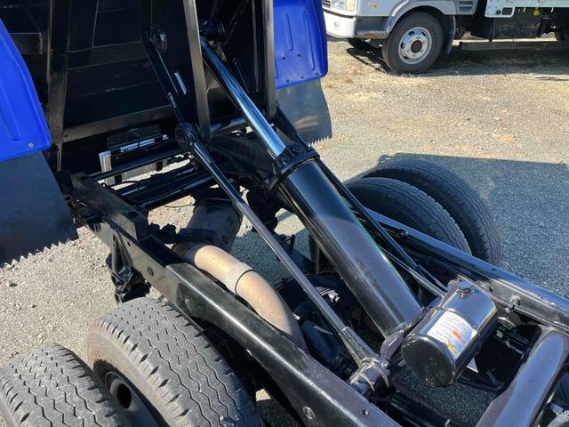 キャンター ３ｔ積み深ダンプ　５速ＭＴ　荷台容積５．４立米　３ｔ積み土砂禁ダンプ　５速ＭＴ　車検Ｒ８年１０月２６日　塗装済み車両　ＥＴＣ付　荷台内寸長３０５幅１６０高１１１ｃｍ　容積５．４立米　リヤ観音開き　車両総重量６１８５キロ（37枚目）