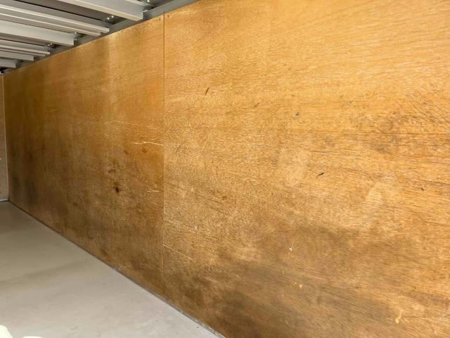 エルフトラック セミロング2t積アルミバン 全高205cm スムーサーAT 2t積アルミバン セミロング車 スムーサーAT 全高205cm クリーニング屋使用歴 リヤ観音開き 助手席側サイドドア付 荷台内寸長348幅179高111cm 車両総重量4765キロ 5t限定免許対応(9枚目)