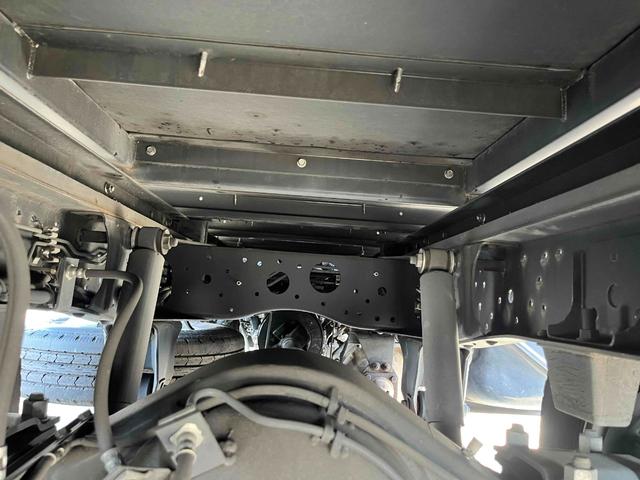 エルフトラック セミロング2t積アルミバン 全高205cm スムーサーAT 2t積アルミバン セミロング車 スムーサーAT 全高205cm クリーニング屋使用歴 リヤ観音開き 助手席側サイドドア付 荷台内寸長348幅179高111cm 車両総重量4765キロ 5t限定免許対応(12枚目)