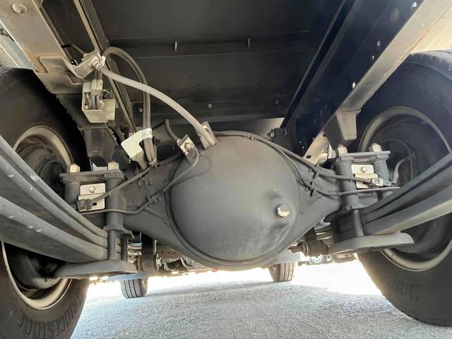 エルフトラック セミロング2t積アルミバン 全高205cm スムーサーAT 2t積アルミバン セミロング車 スムーサーAT 全高205cm クリーニング屋使用歴 リヤ観音開き 助手席側サイドドア付 荷台内寸長348幅179高111cm 車両総重量4765キロ 5t限定免許対応(18枚目)