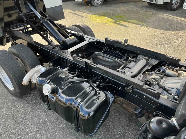 エルフトラック 2t積み全低床ダンプ 5速MT 4ナンバー 全塗装済み 2tダンプ 全低床ボディー 5速MT 4ナンバー車 全塗装済み 荷台極東開発製DD02ー31 荷台内寸長305幅160高32cm リヤ荷台床面地上高85cm 車両総重量4855キロ 5t限定免許対応(10枚目)