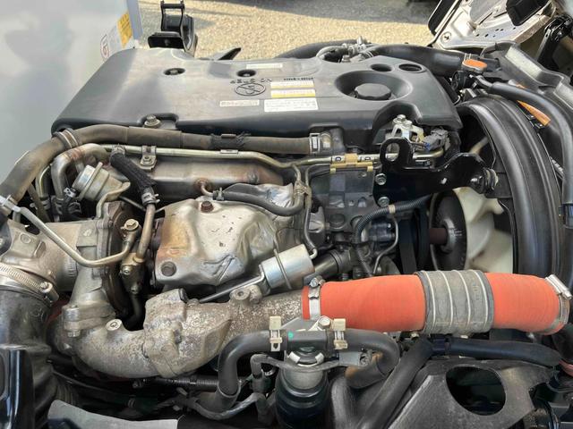 エルフトラック 2t積み全低床ダンプ 5速MT 4ナンバー 全塗装済み 2tダンプ 全低床ボディー 5速MT 4ナンバー車 全塗装済み 荷台極東開発製DD02ー31 荷台内寸長305幅160高32cm リヤ荷台床面地上高85cm 車両総重量4855キロ 5t限定免許対応(17枚目)