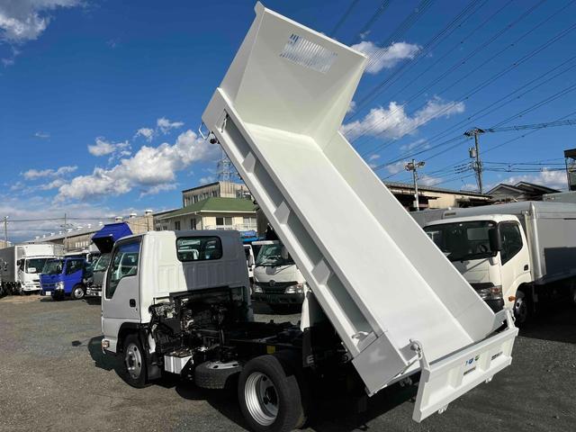 エルフトラック 2t積み全低床ダンプ 5速MT 4ナンバー 全塗装済み 2tダンプ 全低床ボディー 5速MT 4ナンバー車 全塗装済み 荷台極東開発製DD02ー31 荷台内寸長305幅160高32cm リヤ荷台床面地上高85cm 車両総重量4855キロ 5t限定免許対応(31枚目)