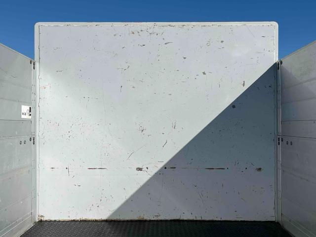 キャンター 垂直ゲート付２ｔ積み平アルミブロック　ガス屋仕様５方開アオリ　２ｔ積アルミブロック平ボディー　５速ＭＴ　上下前後分割５方開アオリ　中間支柱脱着可　荷台内寸長３１５幅１６８高１１１ｃｍ　新明和製垂直パワーゲート付　　タイヤ山８分　車両総重量５１１５キロ（7枚目）