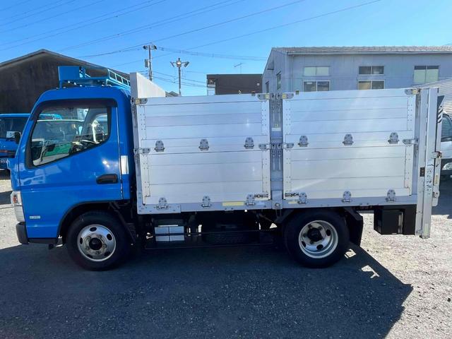キャンター 垂直ゲート付２ｔ積み平アルミブロック　ガス屋仕様５方開アオリ　２ｔ積アルミブロック平ボディー　５速ＭＴ　上下前後分割５方開アオリ　中間支柱脱着可　荷台内寸長３１５幅１６８高１１１ｃｍ　新明和製垂直パワーゲート付　　タイヤ山８分　車両総重量５１１５キロ（22枚目）