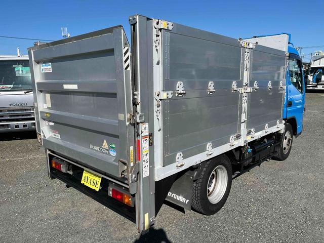 キャンター 垂直ゲート付２ｔ積み平アルミブロック　ガス屋仕様５方開アオリ　２ｔ積アルミブロック平ボディー　５速ＭＴ　上下前後分割５方開アオリ　中間支柱脱着可　荷台内寸長３１５幅１６８高１１１ｃｍ　新明和製垂直パワーゲート付　　タイヤ山８分　車両総重量５１１５キロ（23枚目）