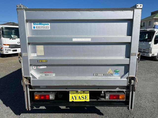 キャンター 垂直ゲート付２ｔ積み平アルミブロック　ガス屋仕様５方開アオリ　２ｔ積アルミブロック平ボディー　５速ＭＴ　上下前後分割５方開アオリ　中間支柱脱着可　荷台内寸長３１５幅１６８高１１１ｃｍ　新明和製垂直パワーゲート付　　タイヤ山８分　車両総重量５１１５キロ（24枚目）