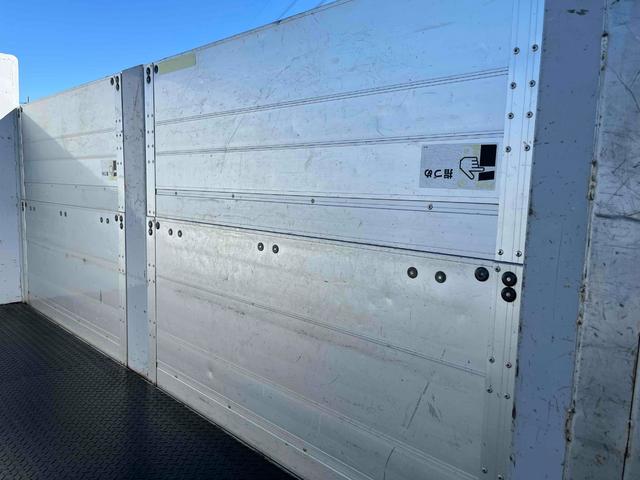 キャンター 垂直ゲート付２ｔ積み平アルミブロック　ガス屋仕様５方開アオリ　２ｔ積アルミブロック平ボディー　５速ＭＴ　上下前後分割５方開アオリ　中間支柱脱着可　荷台内寸長３１５幅１６８高１１１ｃｍ　新明和製垂直パワーゲート付　　タイヤ山８分　車両総重量５１１５キロ（36枚目）