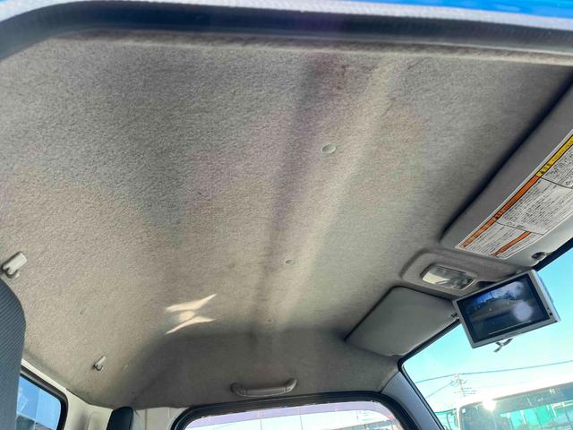 キャンター 垂直ゲート付２ｔ積み平アルミブロック　ガス屋仕様５方開アオリ　２ｔ積アルミブロック平ボディー　５速ＭＴ　上下前後分割５方開アオリ　中間支柱脱着可　荷台内寸長３１５幅１６８高１１１ｃｍ　新明和製垂直パワーゲート付　　タイヤ山８分　車両総重量５１１５キロ（52枚目）